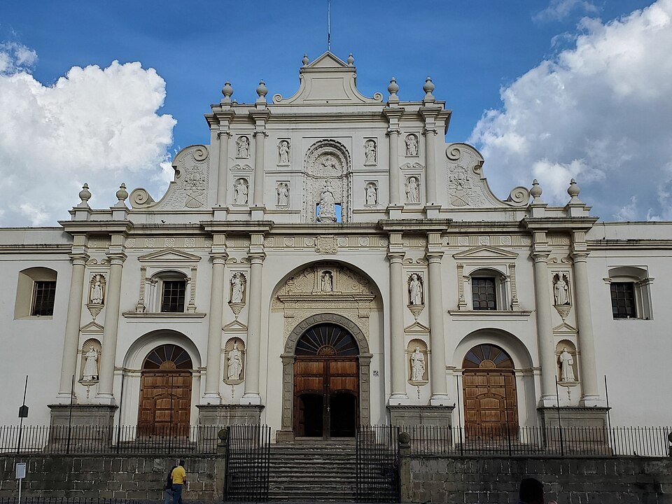 Antigua Guatemala — local market for service booking platforms