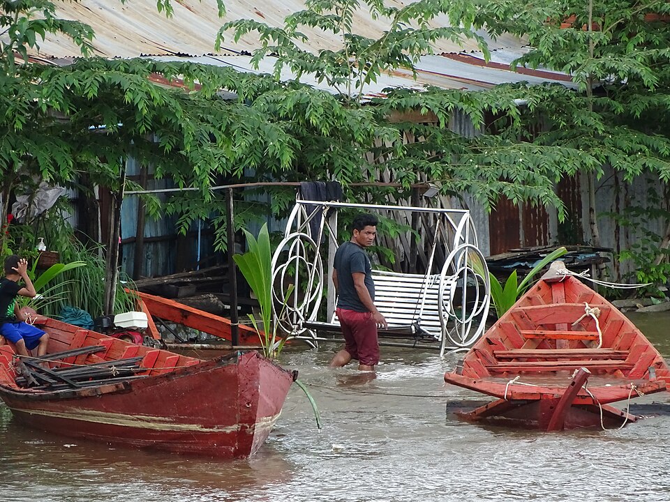 Phnom Penh — international and multi-region stores for local businesses