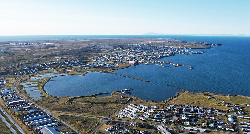 Reykjanesbær — local market for online stores
