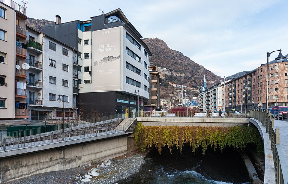 Andorra la Vella — local market for multi-vendor marketplaces