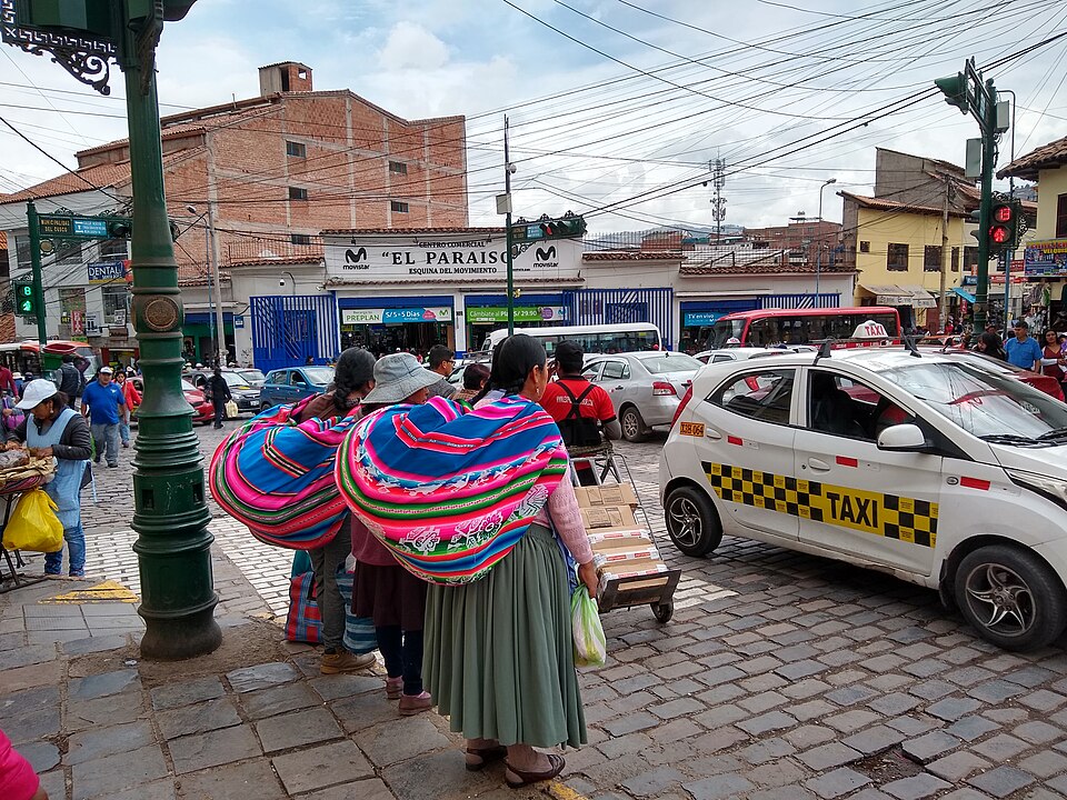 Cusco — local market for custom e-commerce platforms
