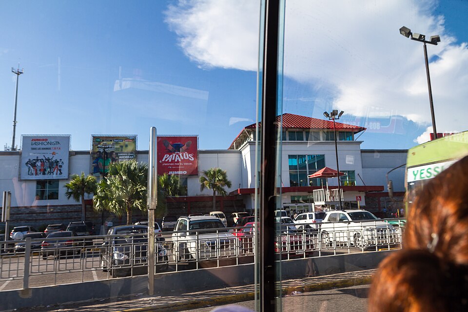 La Romana — local market for mobile commerce apps