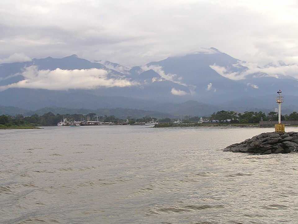 La Ceiba — local market for international and multi-region stores