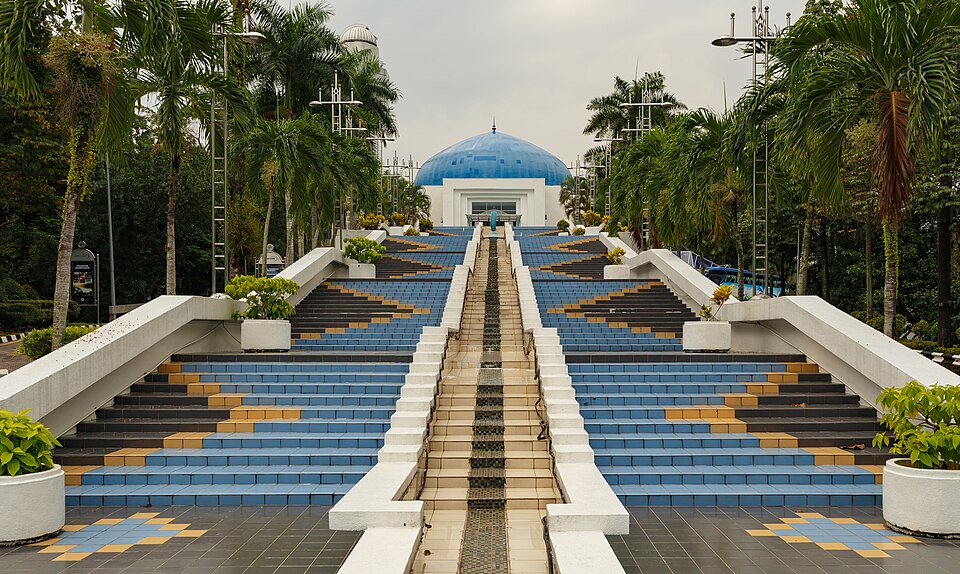 Kuala Lumpur — manufacturer and distributor portals for local businesses