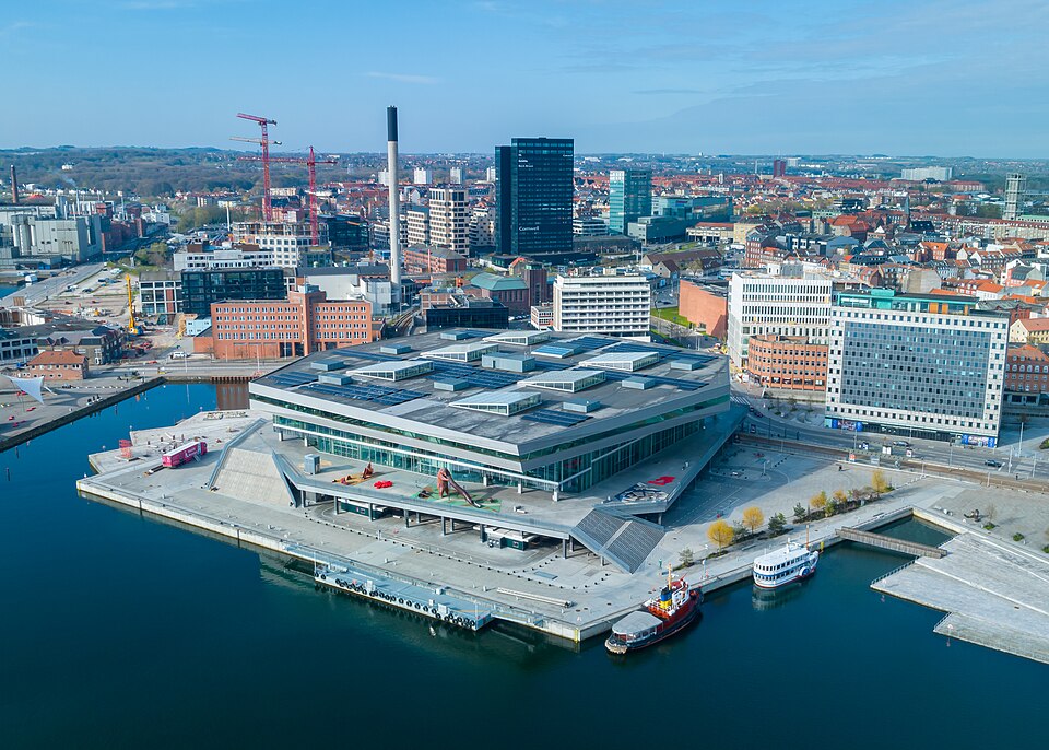 Aarhus — local market for online stores