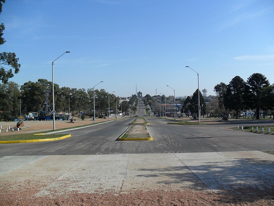 Las Piedras — local market for service booking platforms