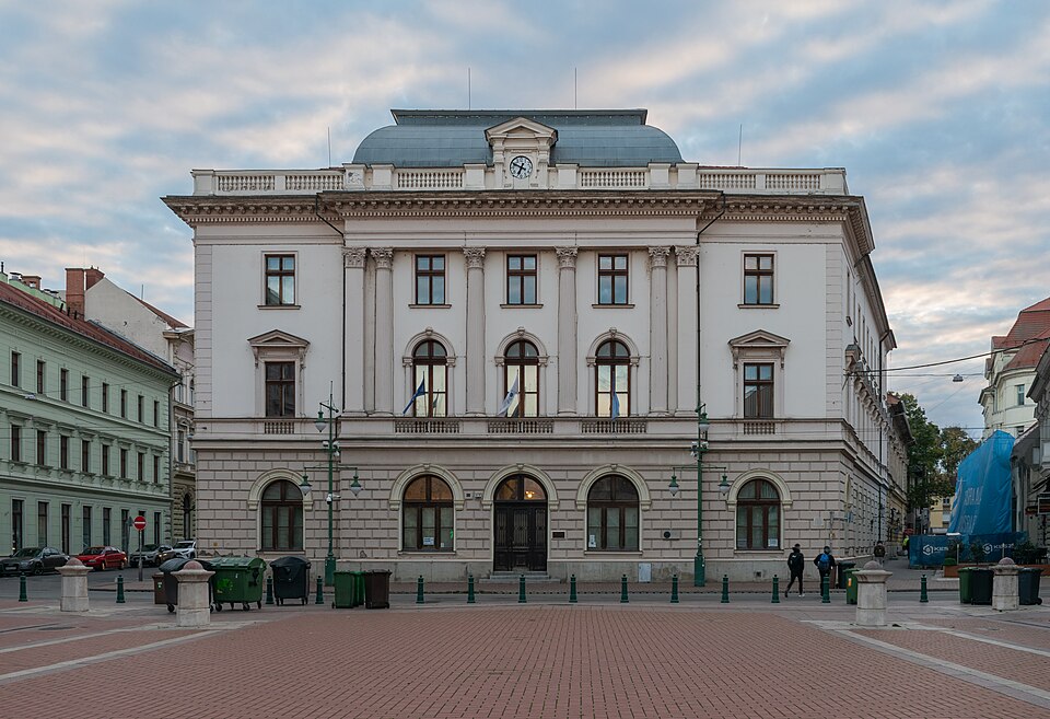 Szeged — local market for custom e-commerce platforms