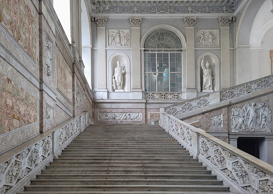 Naples — manufacturer and distributor portals for local businesses