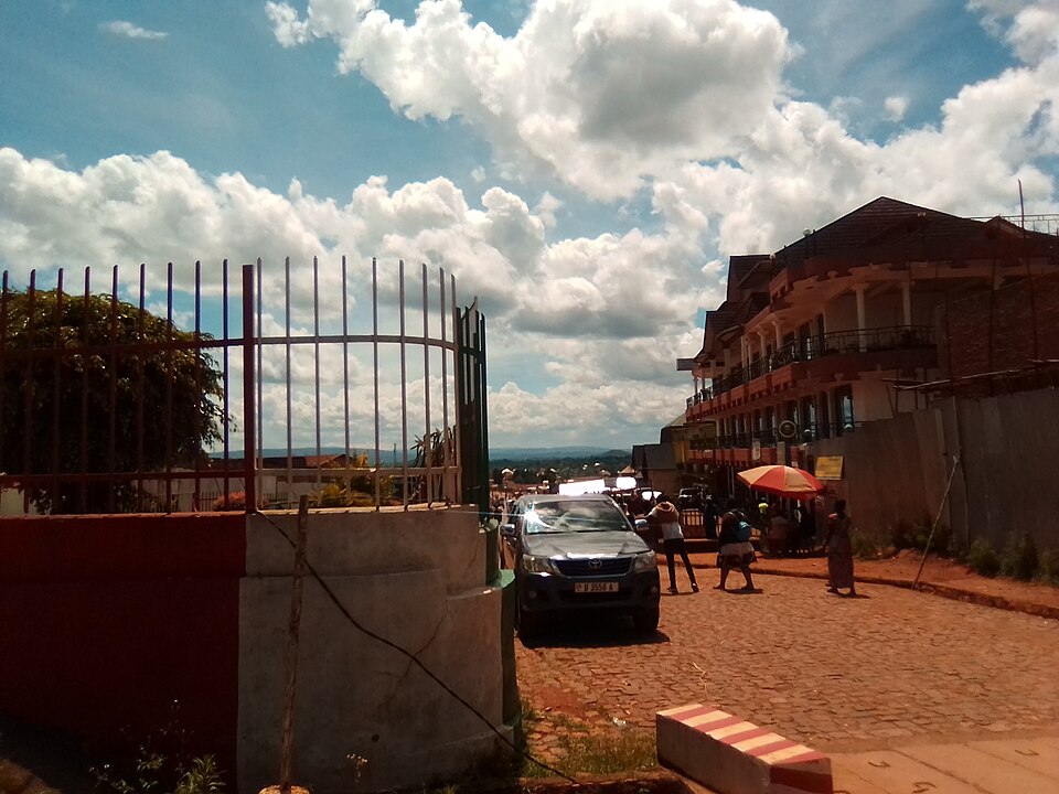 Gitega — international and multi-region stores for local businesses