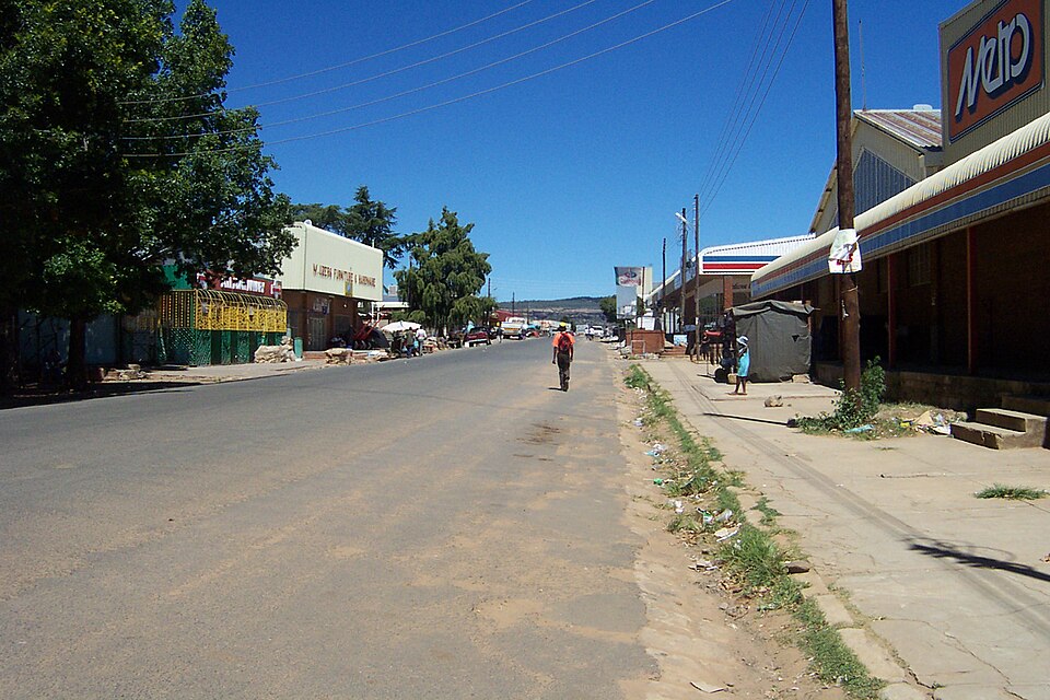 Hlotse — local market for online stores