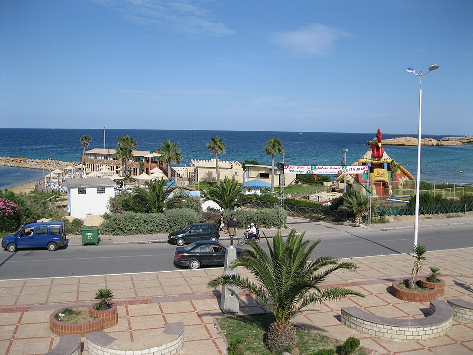 Monastir — local market for mobile commerce apps