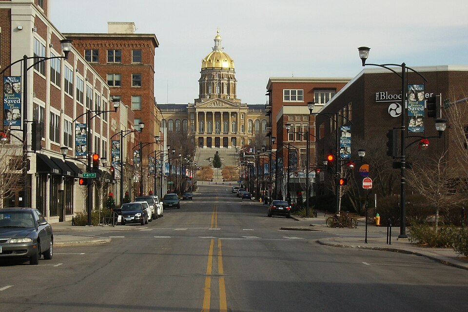Des Moines — manufacturer and distributor portals for local businesses