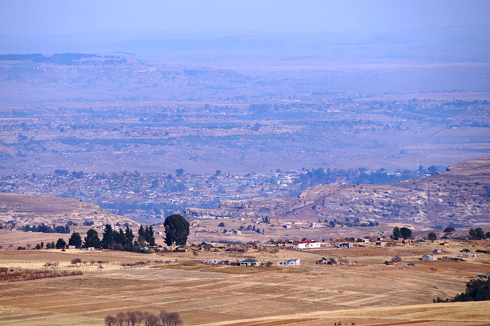Hlotse — local market for international and multi-region stores