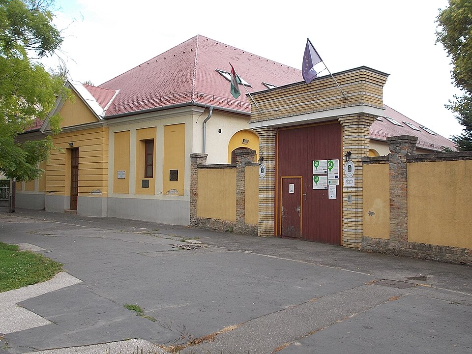 Kecskemét — manufacturer and distributor portals for local businesses