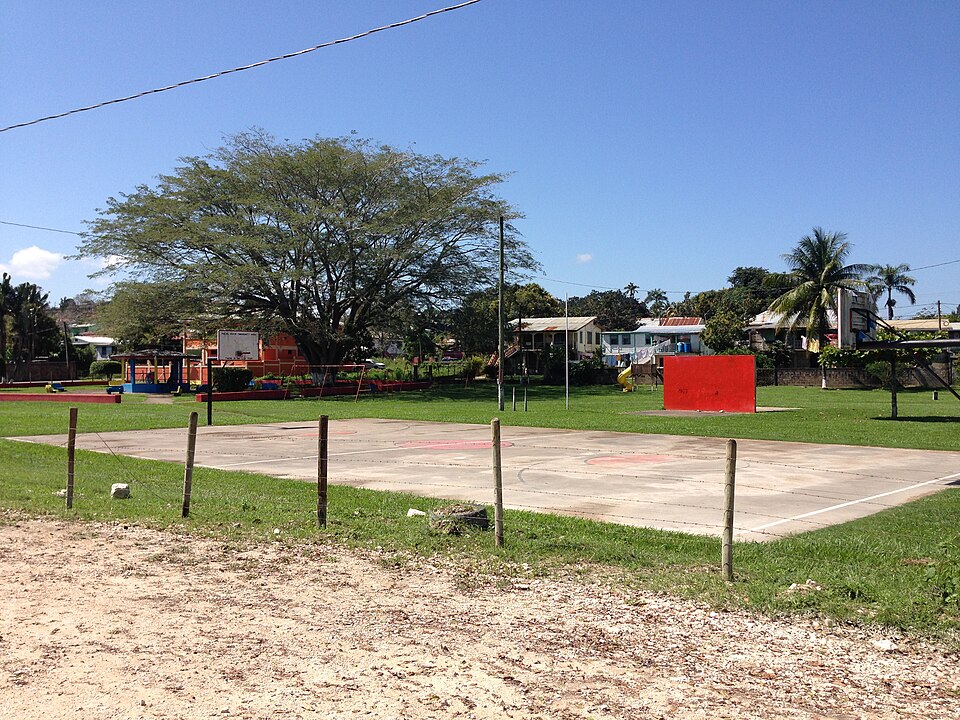 San Ignacio — local market for custom e-commerce platforms