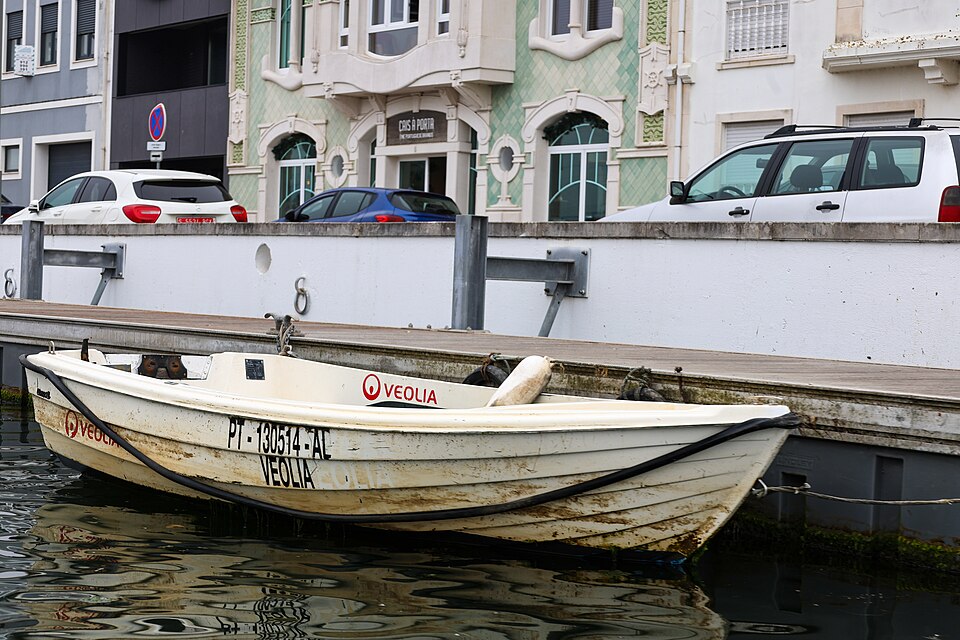 Aveiro — international and multi-region stores for local businesses