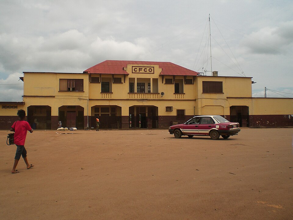 Dolisie — local market for B2B and wholesale portals