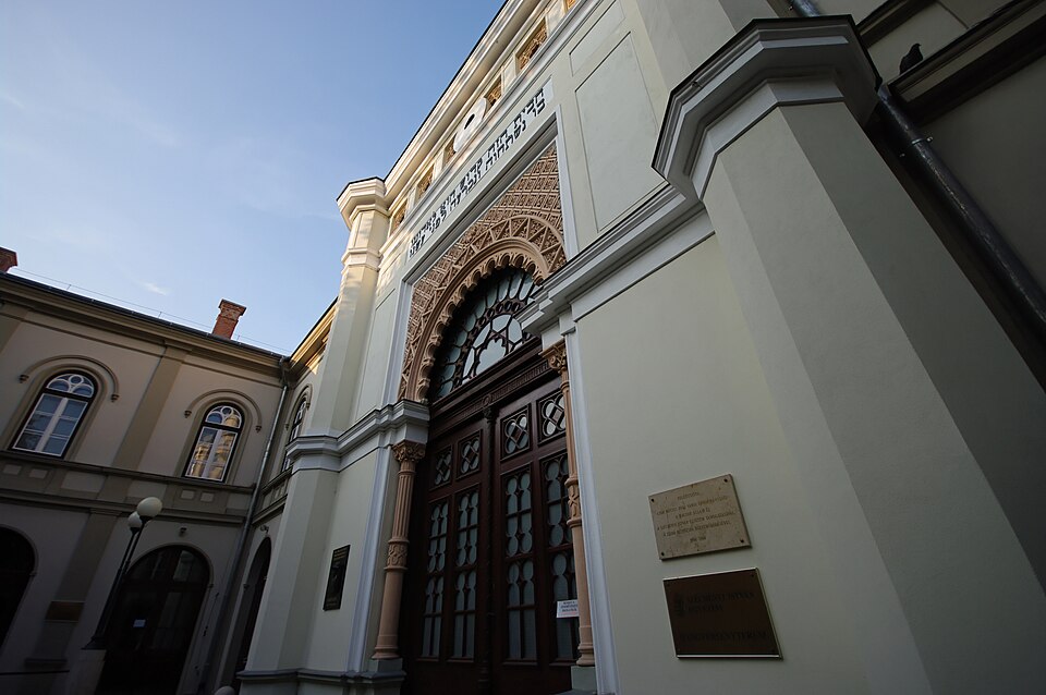 Győr — international and multi-region stores for local businesses