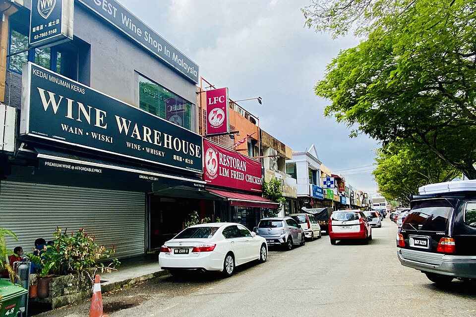 Petaling Jaya — local market for multi-vendor marketplaces