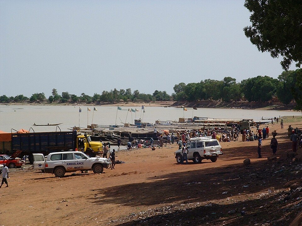 Mopti — local market for service booking platforms
