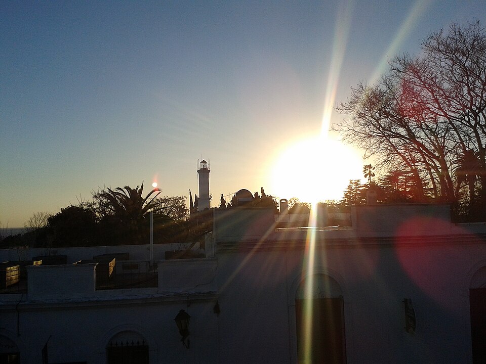 Colonia del Sacramento — international and multi-region stores for local businesses