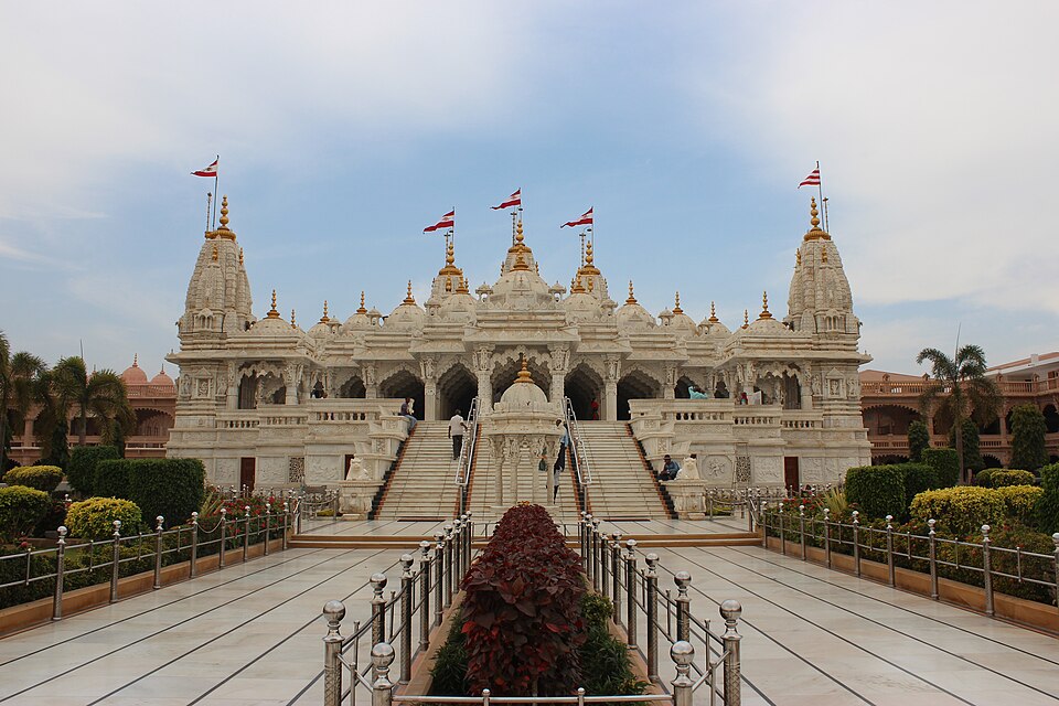 Bhuj — local market for mobile commerce apps