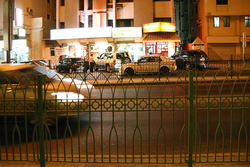 Manama — local market for service booking platforms