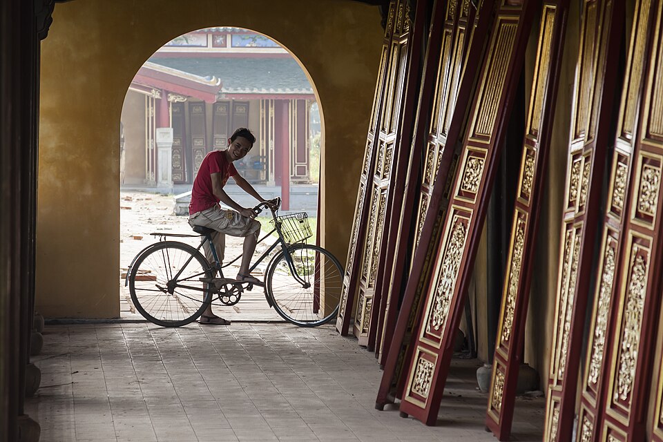 Hue — local market for B2B and wholesale portals