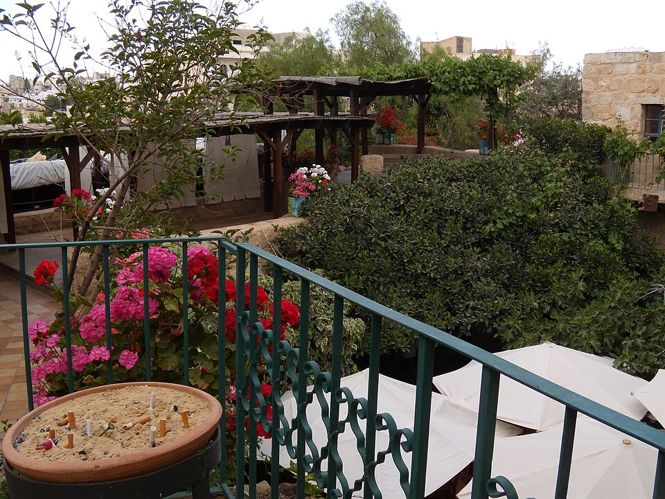 Madaba — manufacturer and distributor portals for local businesses