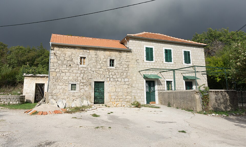 Herceg Novi — manufacturer and distributor portals for local businesses