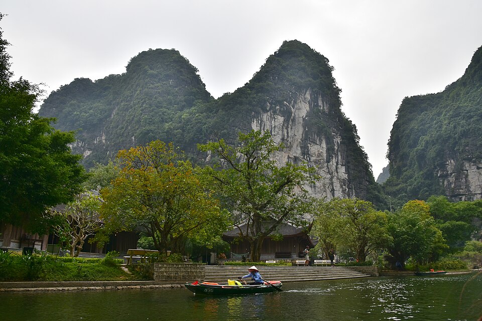 Vietnam — multi-vendor marketplaces for local businesses
