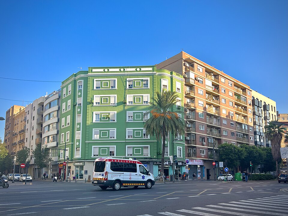 Valencia — international and multi-region stores for local businesses