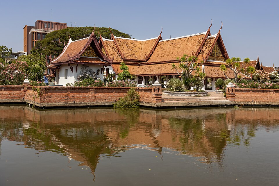 Samut Prakan — local market for online stores