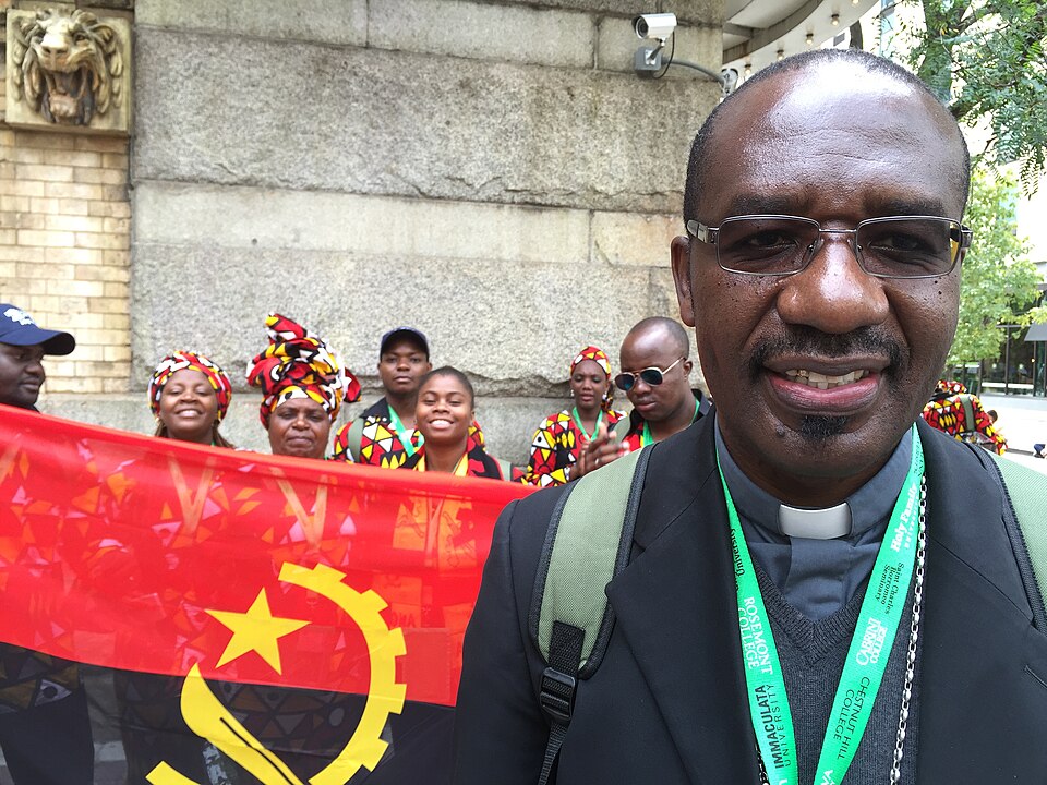 Angola — international and multi-region stores for local businesses