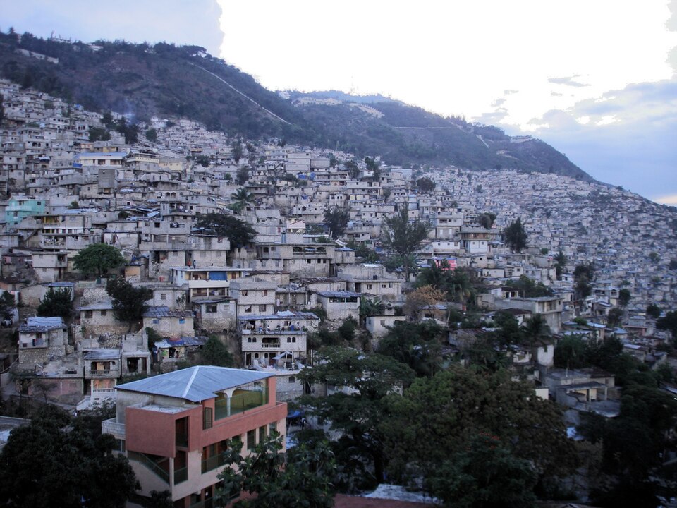 Pétion-Ville — local market for online stores