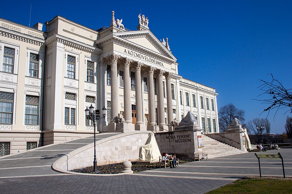 Szeged — local market for online stores