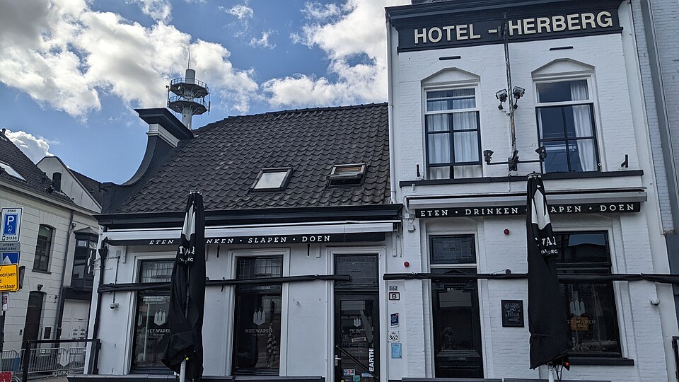 Tilburg — manufacturer and distributor portals for local businesses