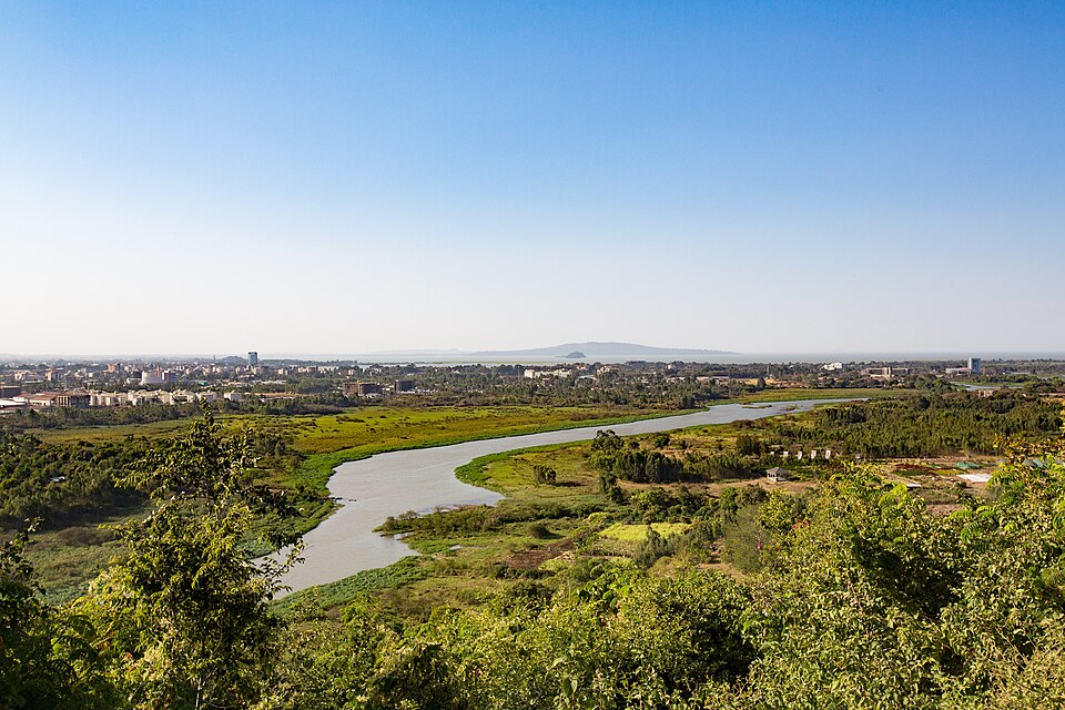 Bahir Dar — local market for online stores