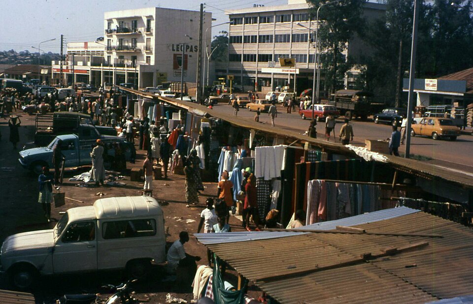 Yaoundé — local market for service booking platforms
