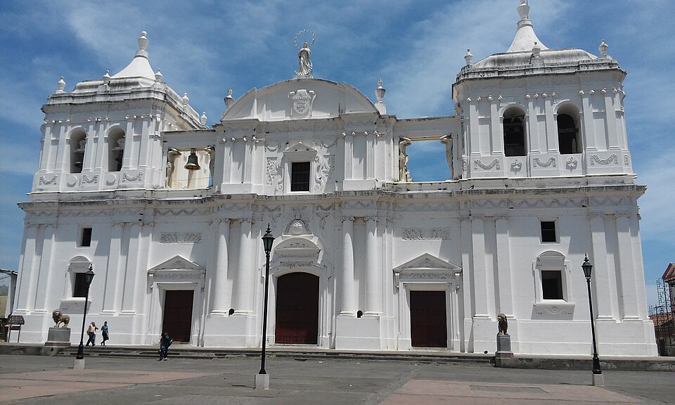 León — local market for online stores