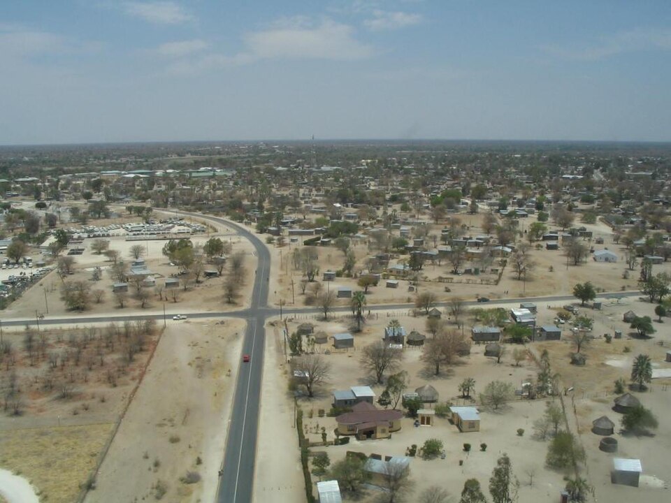Maun — local market for online stores