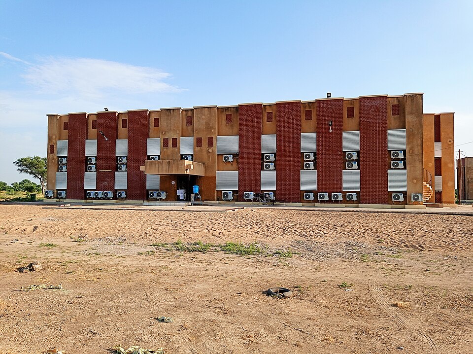 Maroua — local market for B2B and wholesale portals