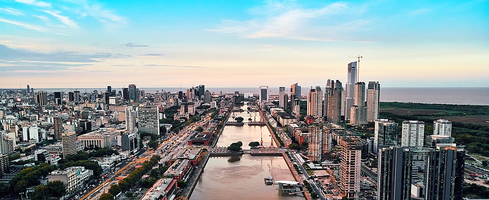 Buenos Aires — local market for online stores