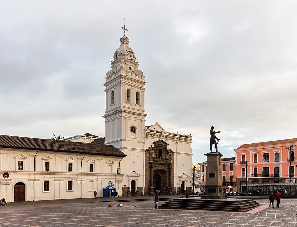 Santo Domingo de los Colorados — service booking platforms for local businesses