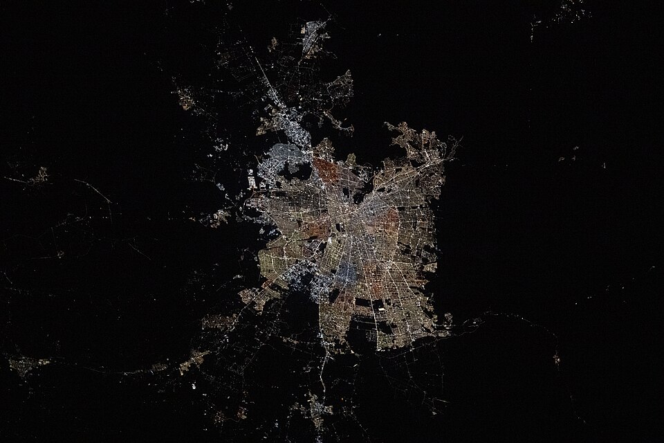Santiago — manufacturer and distributor portals for local businesses