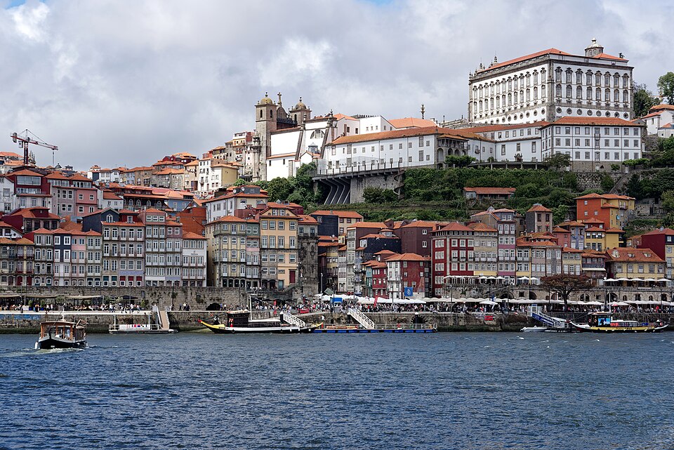 Porto — manufacturer and distributor portals for local businesses
