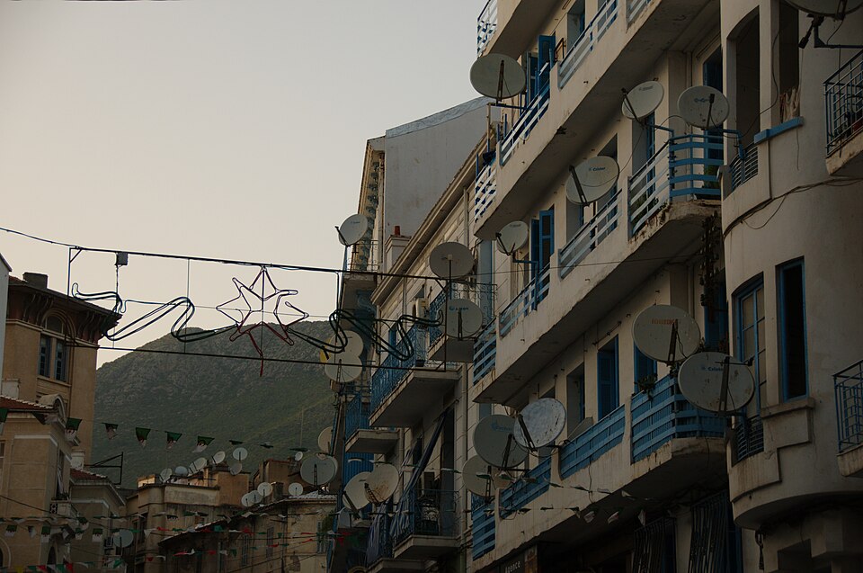 Béjaïa — international and multi-region stores for local businesses