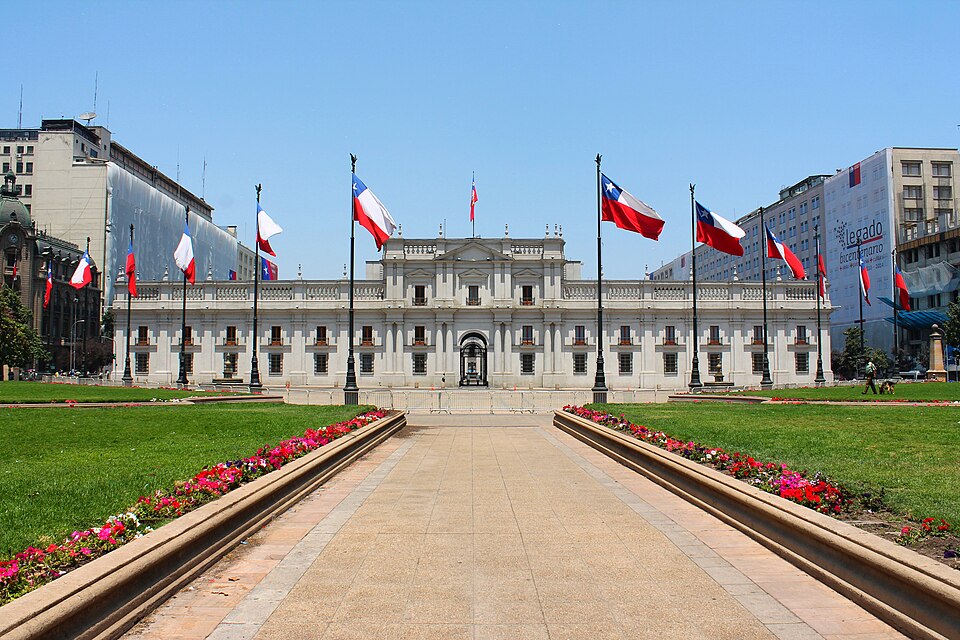 Santiago — local market for online stores