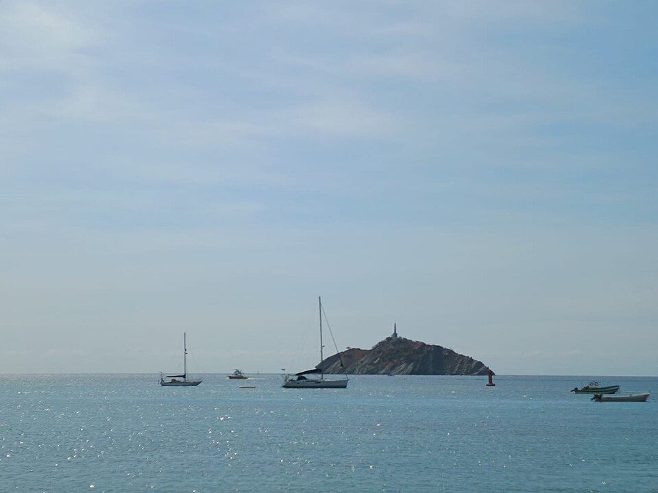 Santa Marta — local market for custom e-commerce platforms