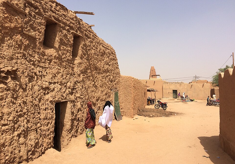 Agadez — manufacturer and distributor portals for local businesses